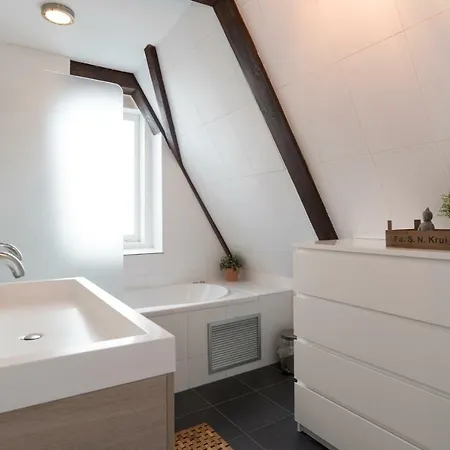 Emperor Studio Homestay