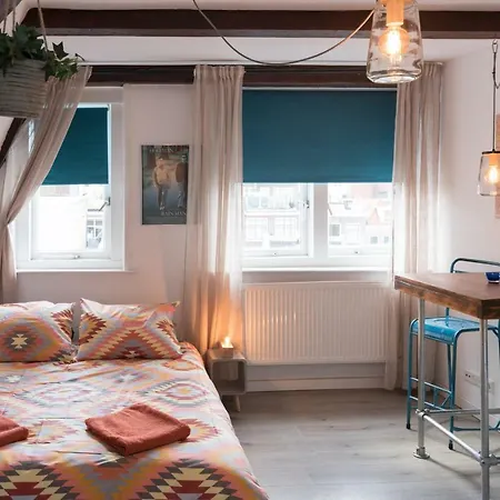 Emperor Studio Homestay